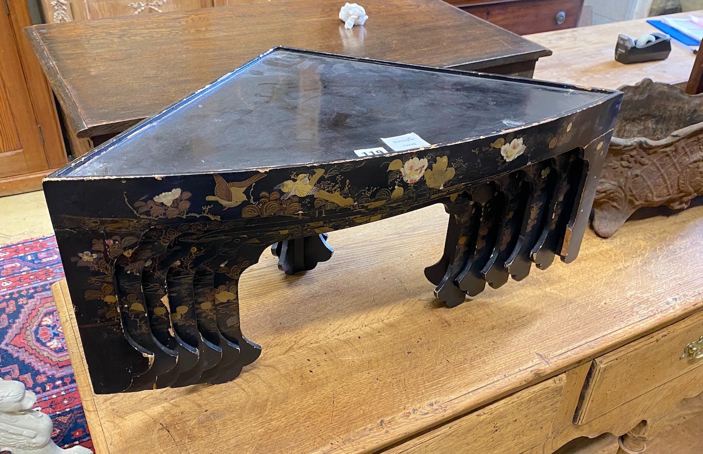 A Chinese export lacquer sectional six tier corner shelf, width 65cm, depth 38cm